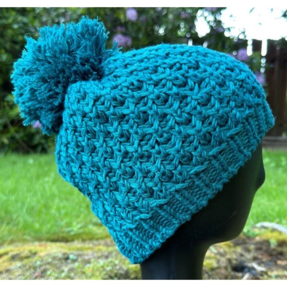 Mountain Hardwear Snow Capped Beanie Womens O/S Teal Wool Blend Pom Pom Hat
